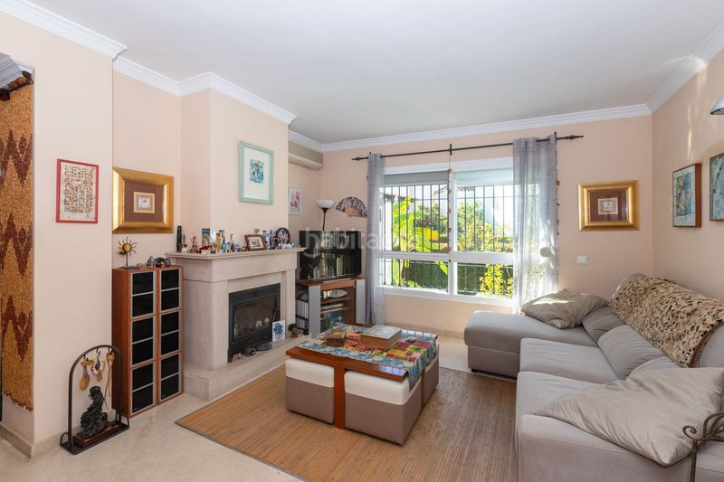 Foto c2ab1e5c-fcbb-4011-88b5-2a0cbf6418c2. Casa adossada amb calefacció aparcament piscina a Marbella