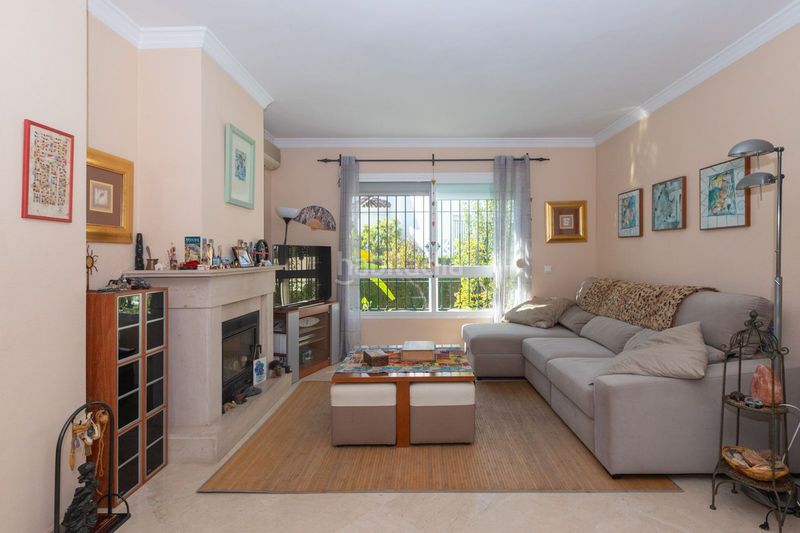 Foto d2144d62-756c-421b-b17b-1d5299ed6d8e. Casa adossada amb calefacció aparcament piscina a Marbella
