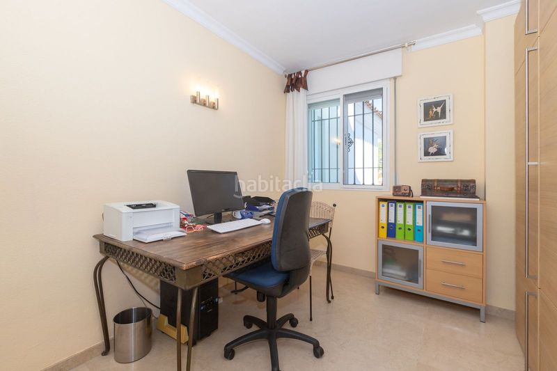 Foto d8ec1d36-81a9-4fa0-b5de-30e7a5ae4f66. Casa adossada amb calefacció aparcament piscina a Marbella