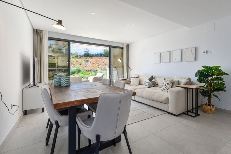 Foto b5449ce3-9168-4b79-a9ba-2a78563bc8f7. Apartament amb aparcament piscina a Guadalobón Estepona