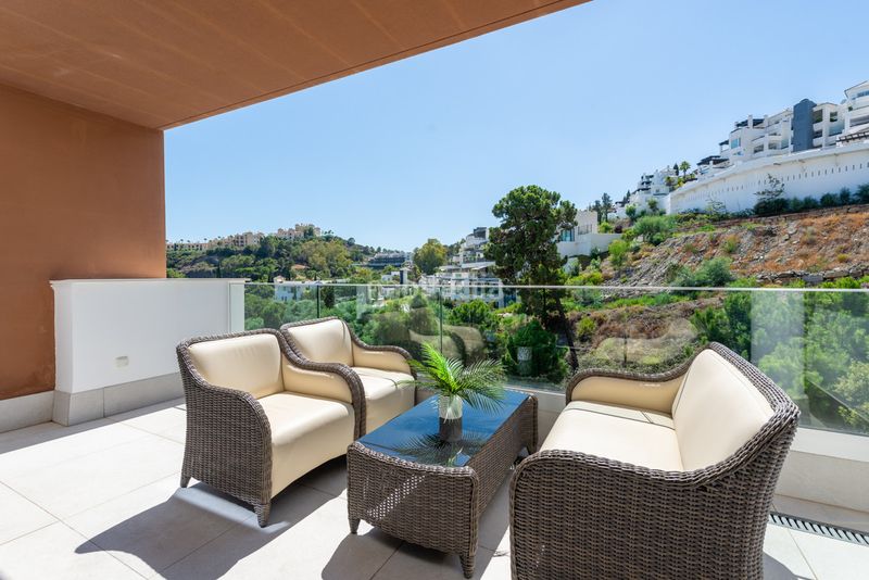 Foto de492f9b-6942-42e8-9fa0-61dfbd94f065. Apartament amb aparcament piscina a Guadalobón Estepona