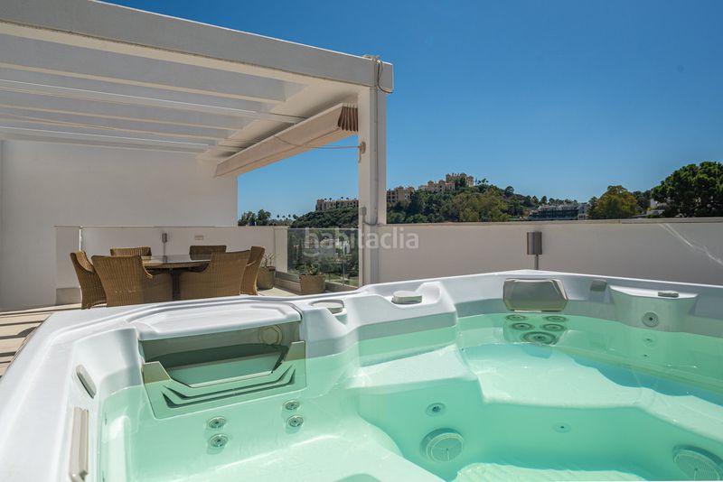 Foto e99650c5-6c1d-4579-82fa-92bd317d1212. Apartament amb aparcament piscina a Guadalobón Estepona