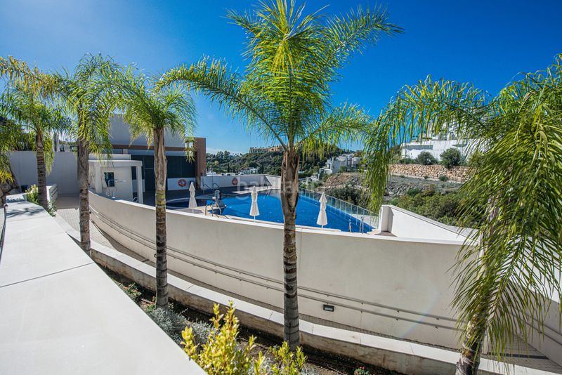 Foto f959f24f-85a0-475d-a1fc-ea5d70770252. Apartament amb aparcament piscina a Guadalobón Estepona