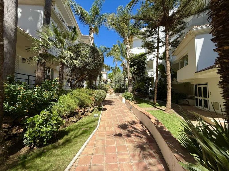 Foto 42733fad-c484-4f6a-9344-05f9eaee266a. Apartament amb aparcament piscina a Sierra Blanca Marbella