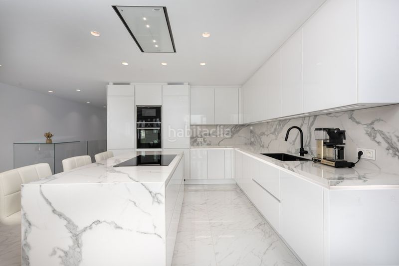 Foto 10072ee4-ccdf-42fe-99e1-bab43d9d8162. Casa adossada amb aparcament piscina a Aloha Marbella