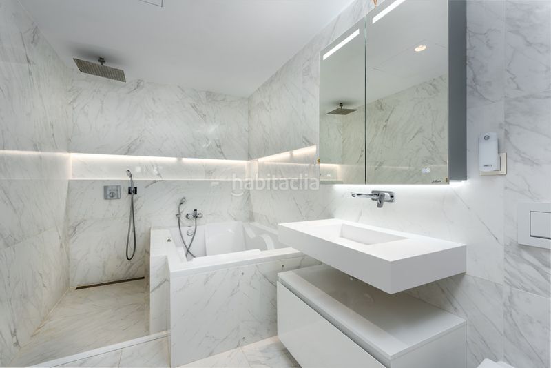 Foto c6f8f040-8c54-4591-aef7-bf30dc4b3239. Casa adossada amb aparcament piscina a Aloha Marbella