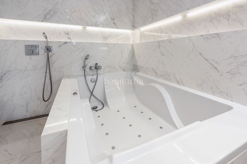 Foto ea94d8ab-abd2-47b8-923b-2ed3c102b443. Casa adossada amb aparcament piscina a Aloha Marbella