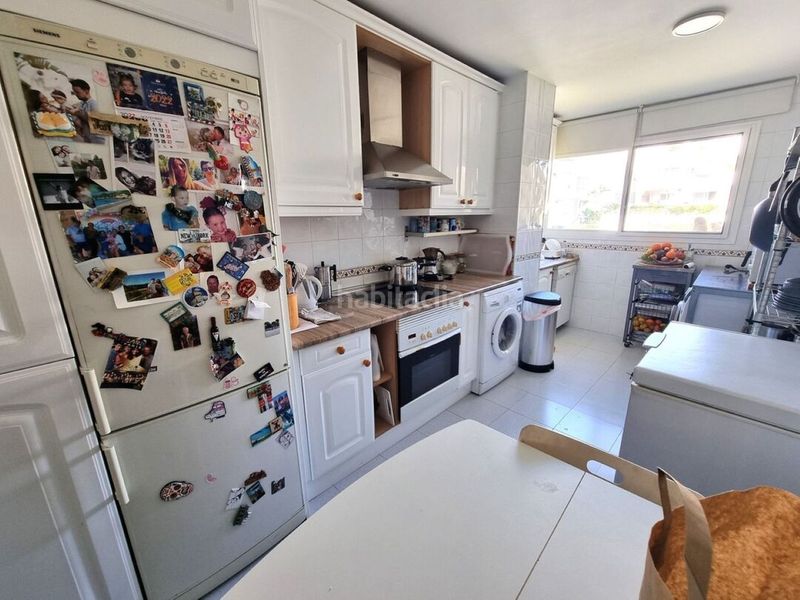 Foto f6a1431f-83c6-49b5-8474-bdd4fcbc3779. Apartament amb aparcament piscina a Bel - Air Estepona