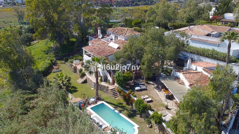 Foto 9d371115-0201-4492-a944-5b52487203d7. Casa amb calefacció aparcament piscina a Guadalmina Alta Marbella