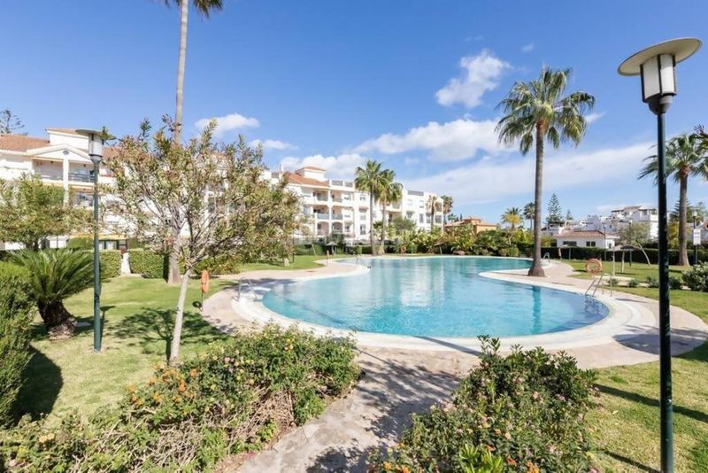 Foto 04d86627-6cce-42a8-b3f0-3822cd21f7e1. Apartament amb aparcament piscina a Nueva Alcántara Marbella