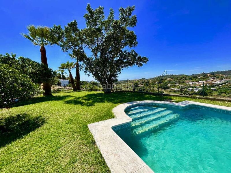 Foto 551846ab-bbd6-4c20-95af-f333366833c6. Casa amb aparcament piscina a El Velerín Estepona