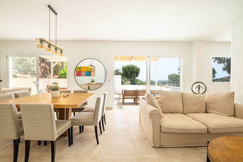 Foto ad5e354f-23a7-4237-b729-c29f963d19a6. Casa amb aparcament piscina a El Velerín Estepona