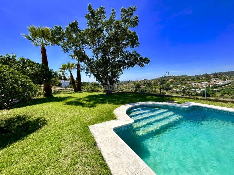 Foto dfbd4d24-c199-4be7-8003-62fd6aca5532. Casa amb aparcament piscina a El Velerín Estepona
