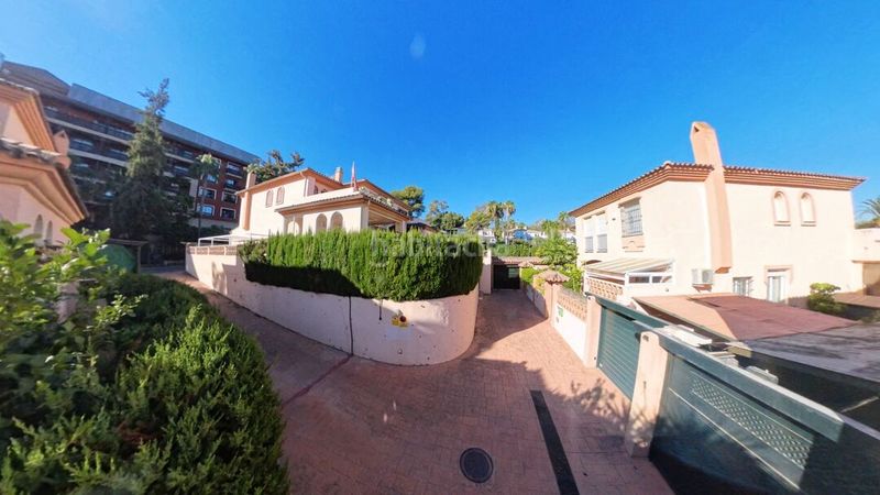 Foto ddcc5656-7fb3-4af3-a93d-836ab402fb2a. Casa adossada amb aparcament piscina a Guadalmina Alta Marbella