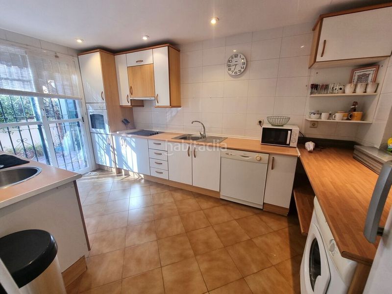 Foto f288873e-4ba5-489b-aeb7-ccd2b2a457bb. Casa adossada amb aparcament piscina a Guadalmina Alta Marbella