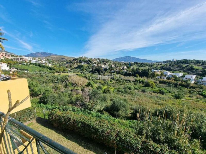 Foto 8018a912-efe9-412a-a941-71610c27dc69. Apartament amb aparcament piscina a Bel - Air Estepona