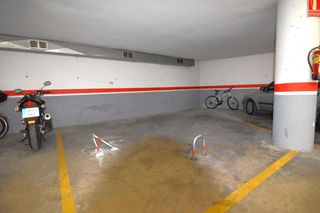 Parking coche en Centre. Parking 2 coches y dos motos