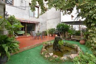 Chalet  Carrer sant genís. Espectacular vivienda  tipo masiá del año 1900 reformada integra