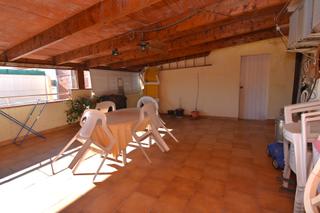 Casa  Carrer doctor fleming. Casa con todo , patio  terraza , garaje , trastero y grandes est
