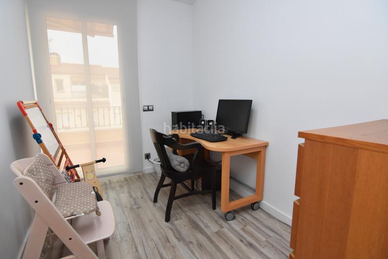 Foto 0a23fab5-04ed-434b-a210-d94cfcd4c608. Casa pareada descubre esta magnífica casa esquinera , completamente restaurada y lista para convertirse en tu nuevo hogar. en Pineda de Mar