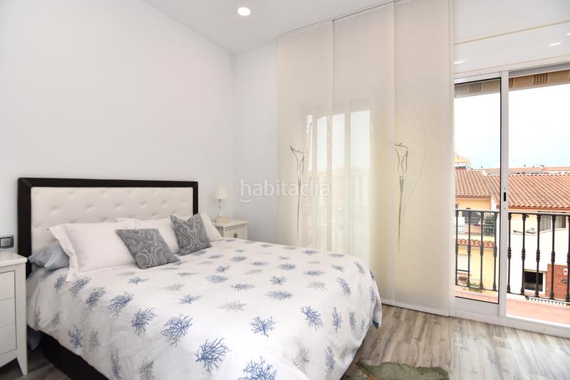 Foto 10bea2c5-e7fb-4d1c-ae11-66c7f460e755. Casa pareada descubre esta magnífica casa esquinera , completamente restaurada y lista para convertirse en tu nuevo hogar. en Pineda de Mar
