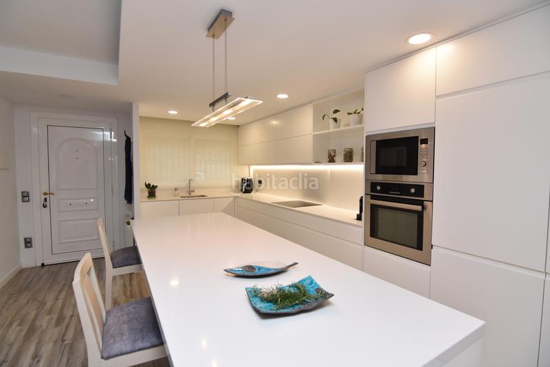 Foto 188bde18-8cd4-4a56-943b-69518f0b0634. Casa pareada descubre esta magnífica casa esquinera , completamente restaurada y lista para convertirse en tu nuevo hogar. en Pineda de Mar