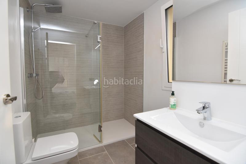 Foto 1e16daec-8ff1-496e-b269-2d78d0fd7646. Casa pareada descubre esta magnífica casa esquinera , completamente restaurada y lista para convertirse en tu nuevo hogar. en Pineda de Mar