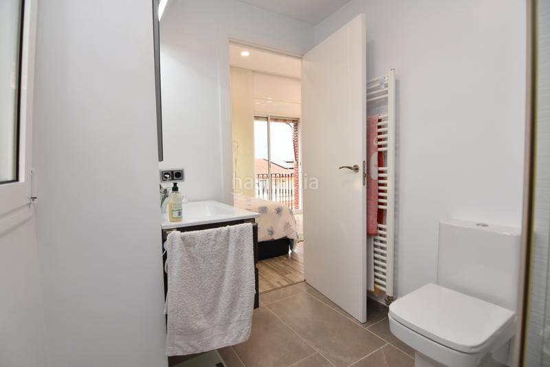 Foto 2f4a98b0-c806-4f24-a900-0ec640aa2815. Casa pareada descubre esta magnífica casa esquinera , completamente restaurada y lista para convertirse en tu nuevo hogar. en Pineda de Mar