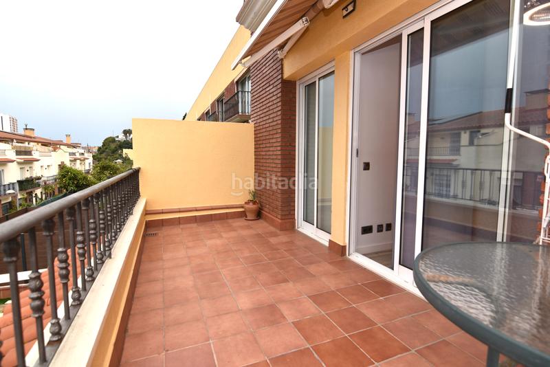 Foto 5c2ab7c5-5344-4f52-883e-a25a15647514. Casa pareada descubre esta magnífica casa esquinera , completamente restaurada y lista para convertirse en tu nuevo hogar. en Pineda de Mar