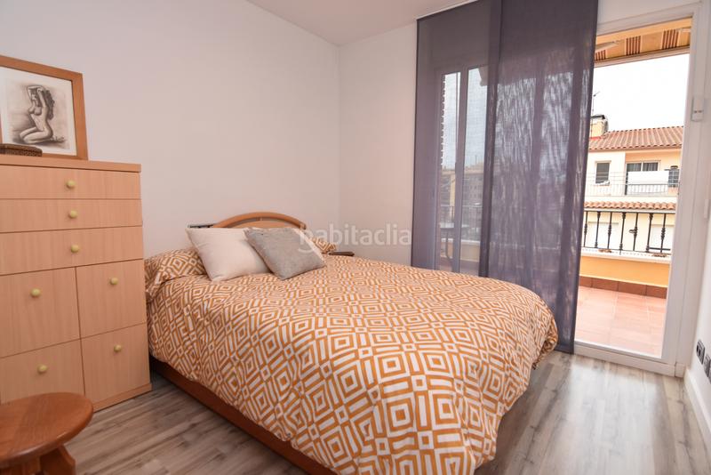 Foto 75c42ed8-fe48-46ed-8abc-4c686e312d5d. Casa pareada descubre esta magnífica casa esquinera , completamente restaurada y lista para convertirse en tu nuevo hogar. en Pineda de Mar