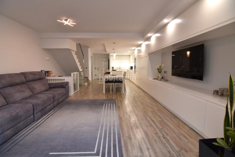 Foto 845b1255-0f2e-4376-bc35-e4323725565a. Casa pareada descubre esta magnífica casa esquinera , completamente restaurada y lista para convertirse en tu nuevo hogar. en Pineda de Mar