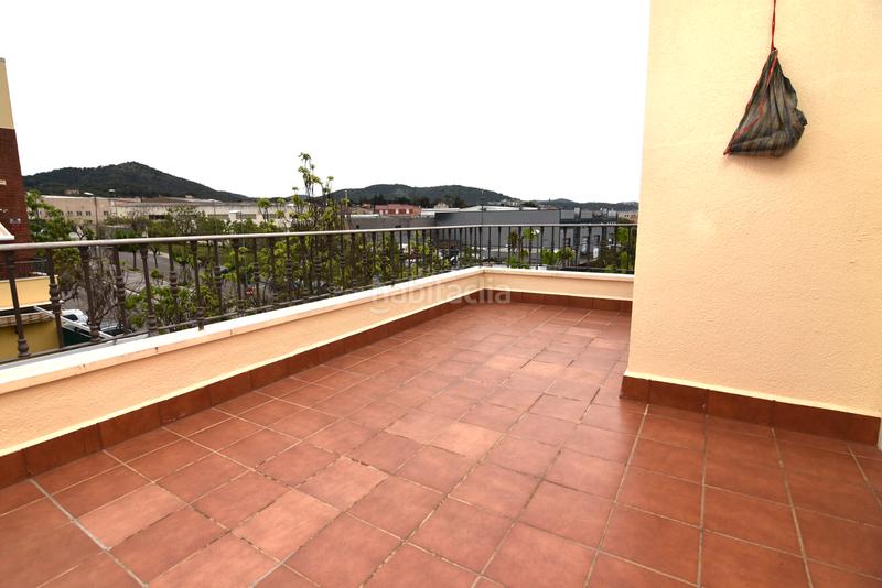 Foto 9060d2cf-a3d7-4ab3-8442-86a76e6185e9. Casa pareada descubre esta magnífica casa esquinera , completamente restaurada y lista para convertirse en tu nuevo hogar. en Pineda de Mar