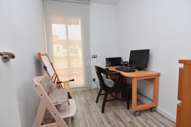 Foto 92b65e0c-990e-47cd-9964-e46da82599f5. Casa pareada descubre esta magnífica casa esquinera , completamente restaurada y lista para convertirse en tu nuevo hogar. en Pineda de Mar