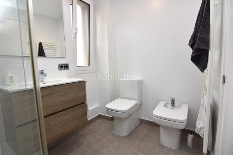 Foto dfd28f82-38c6-4540-94f4-2df7302b2e63. Casa pareada descubre esta magnífica casa esquinera , completamente restaurada y lista para convertirse en tu nuevo hogar. en Pineda de Mar