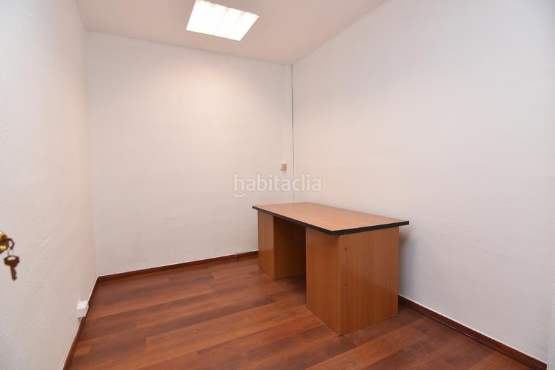 Foto 3154b809-5230-47f5-b1f3-a400696e73a9. Alquiler local comercial en carrer doctor bertomeu 24 local esquinero en centro comercial en Pineda de Mar