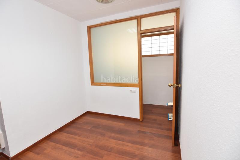 Foto 40a4814f-9468-4b05-97f0-35c05075ecb8. Alquiler local comercial en carrer doctor bertomeu 24 local esquinero en centro comercial en Pineda de Mar