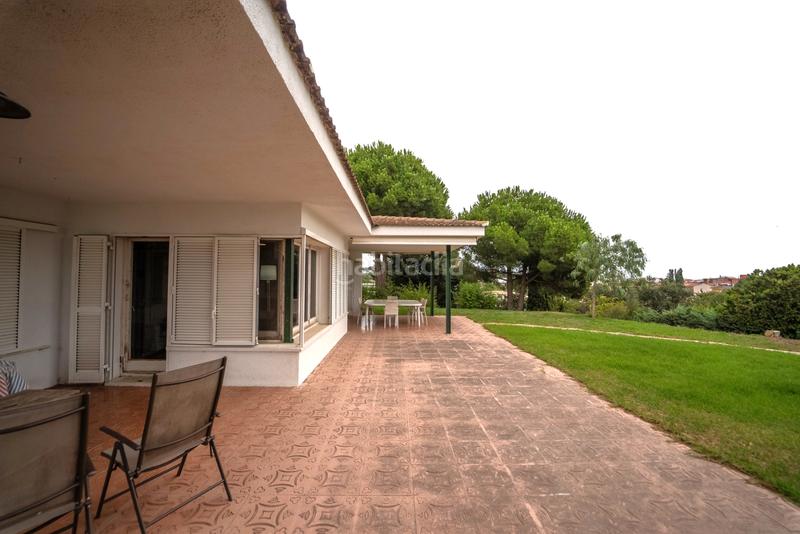 Foto 4a906a1f-4cd3-4085-a30c-3052f75b1c95. Chalet ubicada en una zona tranquila junto al pueblo , esta impresionante propiedad ofrece la combinación perfecta en Pineda de Mar