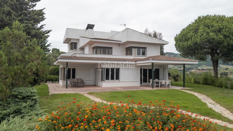 Foto 77c97cfc-1e69-4f90-88e9-cb9e10f16e75. Chalet ubicada en una zona tranquila junto al pueblo , esta impresionante propiedad ofrece la combinación perfecta en Pineda de Mar