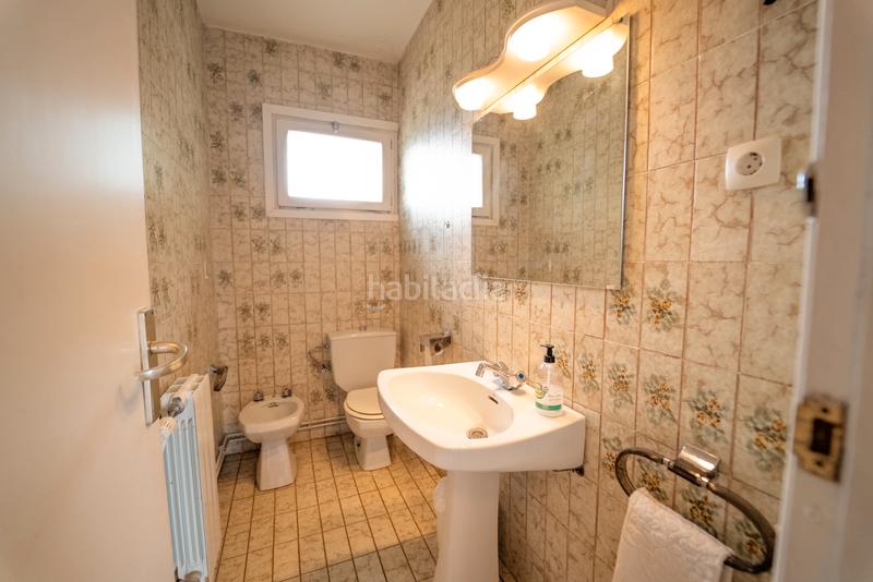 Foto a46e9435-5394-4241-a15f-b9df67caff02. Chalet ubicada en una zona tranquila junto al pueblo , esta impresionante propiedad ofrece la combinación perfecta en Pineda de Mar