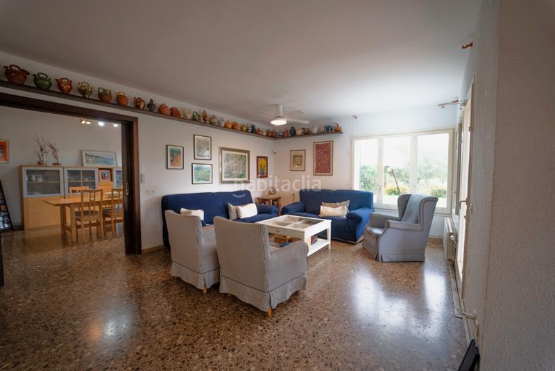 Foto dffa0194-7c24-4d78-8b8e-39c82cf9deae. Chalet ubicada en una zona tranquila junto al pueblo , esta impresionante propiedad ofrece la combinación perfecta en Pineda de Mar