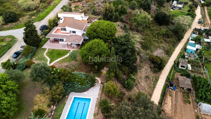 Foto f67824bb-ded0-40e0-9d29-36373938cec7. Chalet ubicada en una zona tranquila junto al pueblo , esta impresionante propiedad ofrece la combinación perfecta en Pineda de Mar
