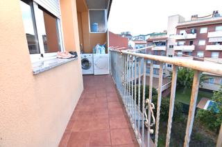 Appartement à Carrer veneçuela 4. Piso amplio luminoso con parking , en finca de solo 6 vecinos
