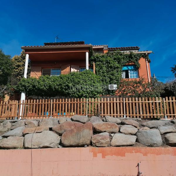 Foto a54c3fbe-81a5-408d-a658-56e4de373dc0. Casa con camino riscaldamento piscina in terrabrava - Tordera parc Tordera