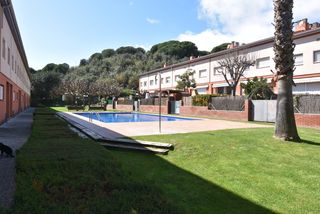 Casa adossada a Calella. En exclusiva magn�fica casa unifamiliar en calella (zona residen