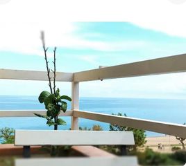 Pis  Carrer calella. Piso con piscina comunitaria y licencia turistica