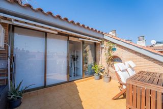 D�plex a Carrer cam�s 8. Duplex con piscina y terraza 15m2