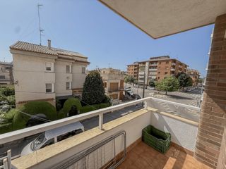 Pis  Carrer barcelona 26. En exclusiva piso reformado en venta en pineda de mar con garaje