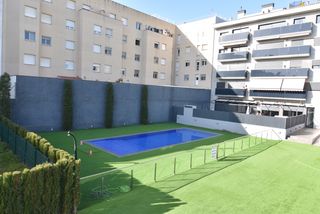 Etagenwohnung  Carrer progrés. Piso 3hab 2baños parking, trastero y piscina comunitaria