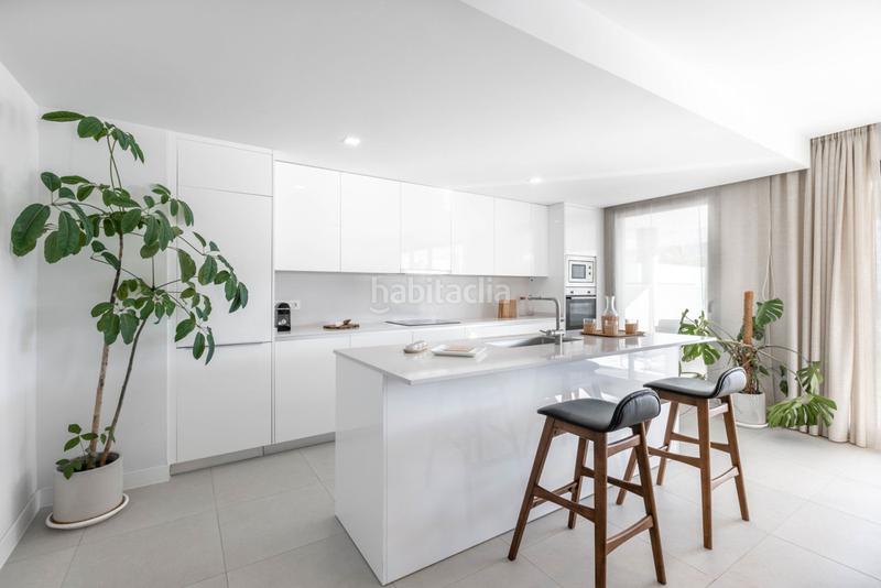 Foto 714a27a4-b59e-4b9d-954d-4bb42188e786. Ground floor with parking pool in Zona Calvario Estepona