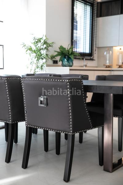 Foto 5e4ec2a0-ca3c-4e98-859e-a8ebe04b7765. Apartament amb aparcament piscina a Las Lomas de Río Verde Marbella